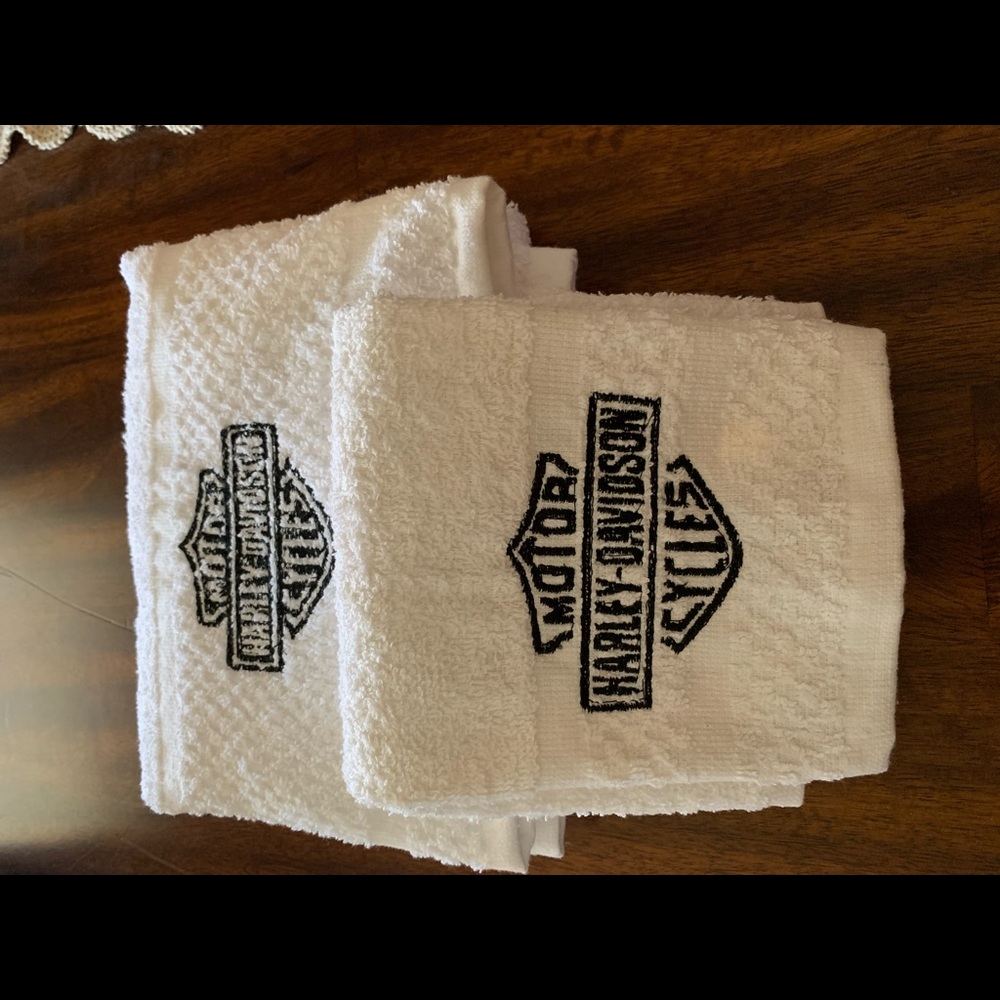 Towel set embroidered